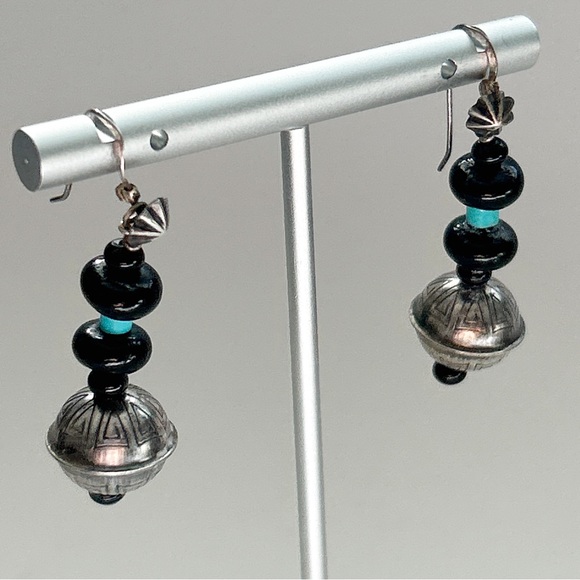 Vintage Southwestern Turquoise Onyx Sterling Silver Navajo Pearl Earrings - Picture 6 of 7